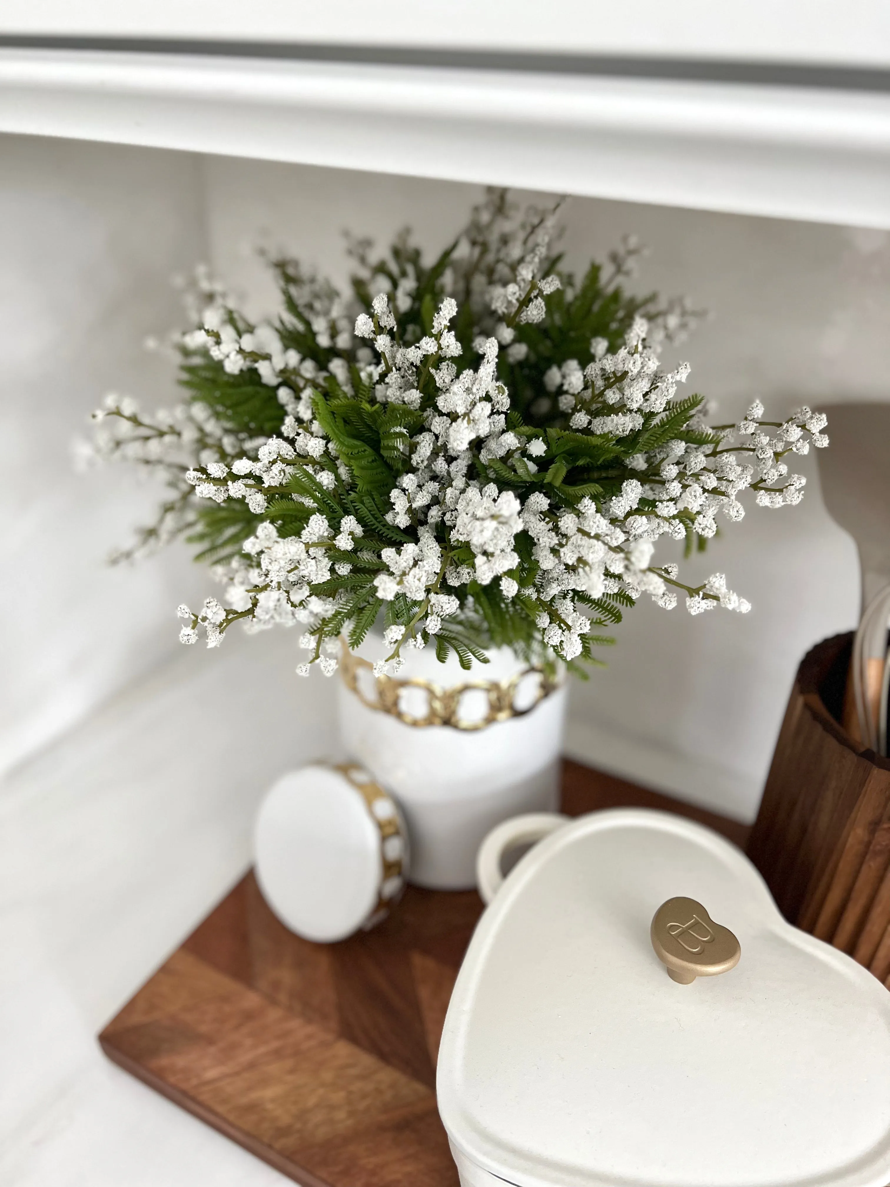 White Berry Foilage Bundle 15"