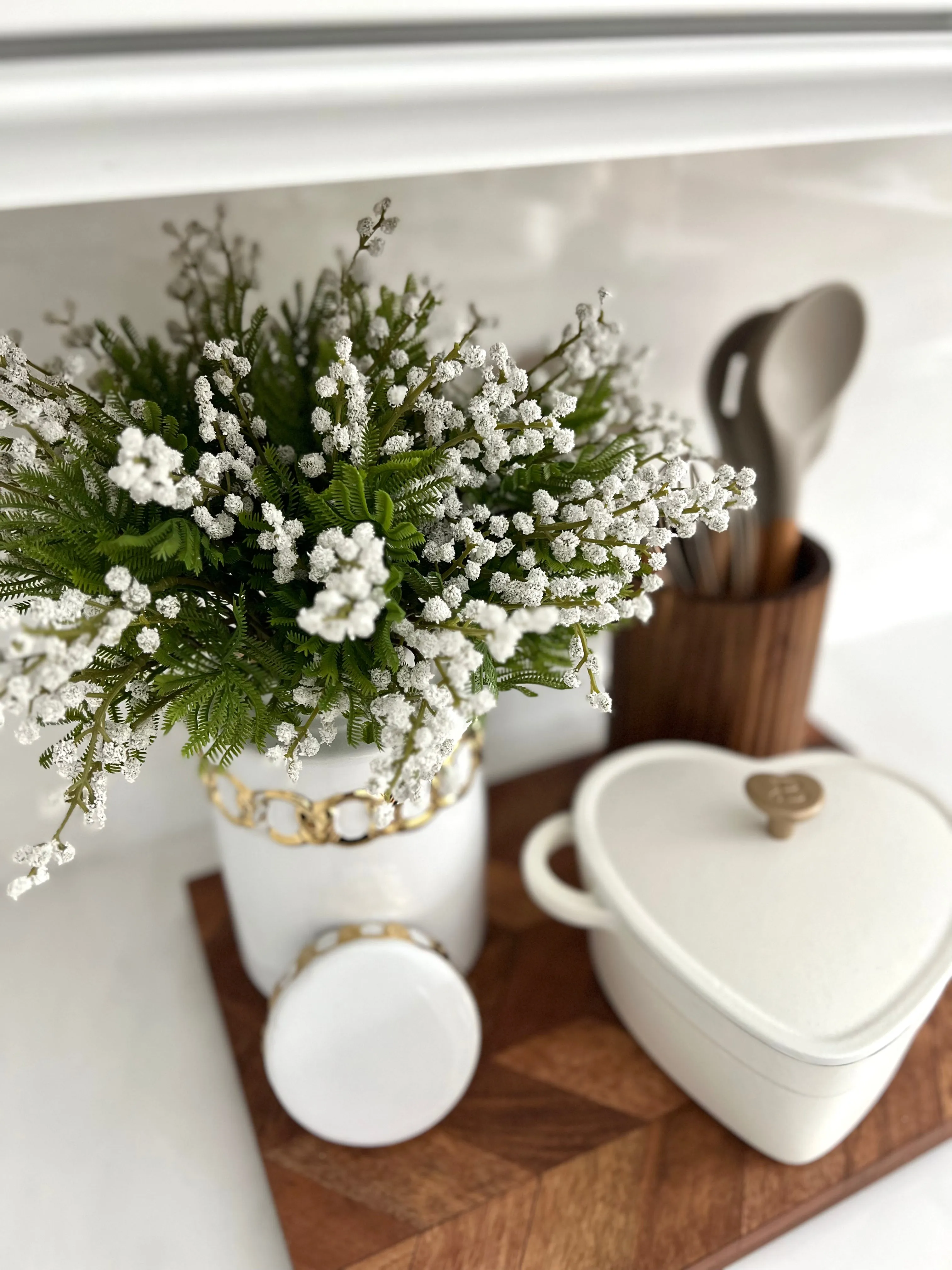 White Berry Foilage Bundle 15"
