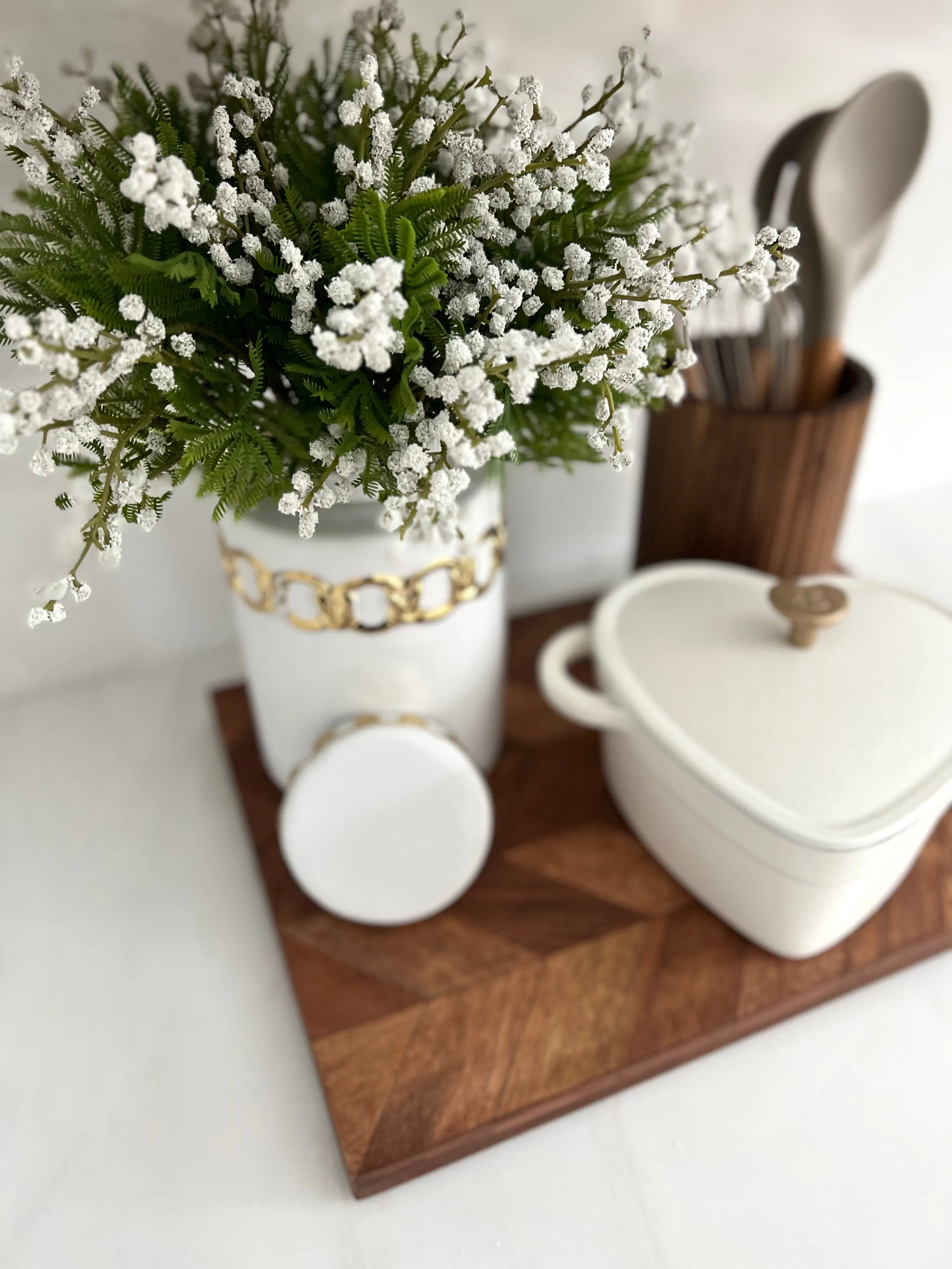 White Berry Foilage Bundle 15"